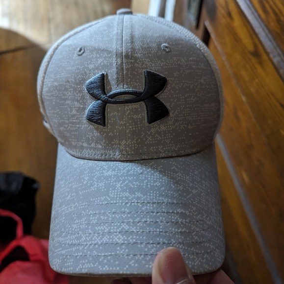 Under Armour baseball hat - Picture 1 of 5